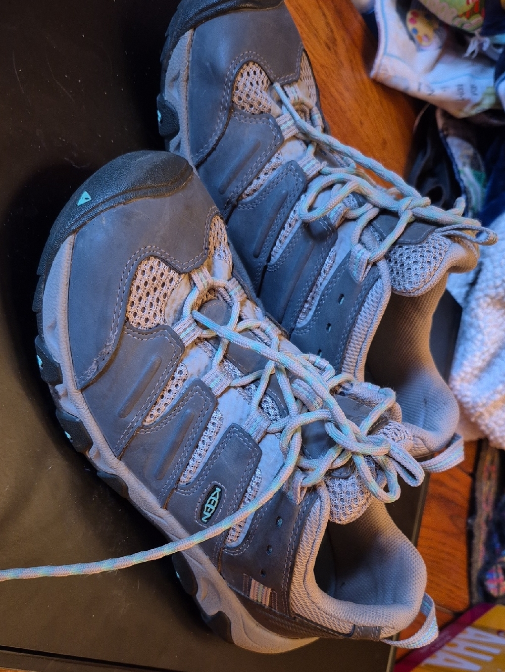 KEEN Koven Hiking Shoes